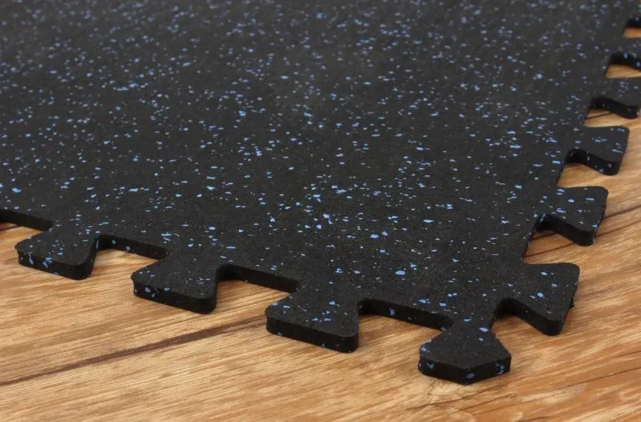 الفرق بين أنواع الأرضيات المطاطية واستخدام كل نوع