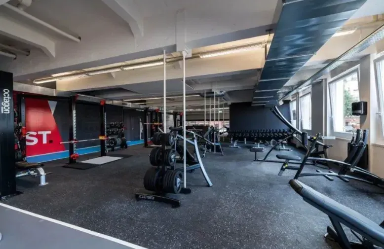 الفرق بين أنواع الأرضيات المطاطية واستخدام كل نوع